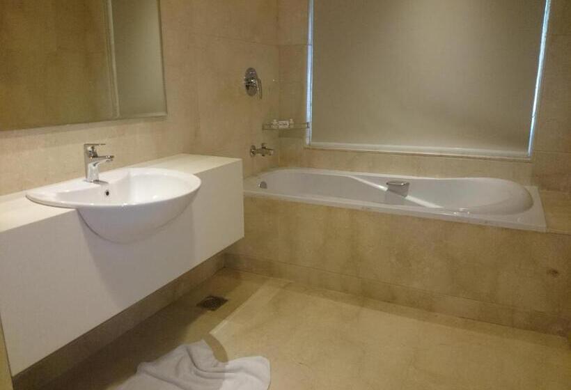 سوییت لوکس, Diana Heights Luxury