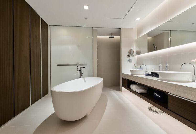 سوئیت کلاب, Dream Phuket Hotel & Spa