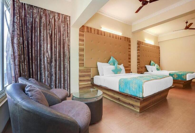 اتاق خانوادگی با چشم‌انداز استخر, Grandeur De Sanchi  Luxury Beach Resort & Spa