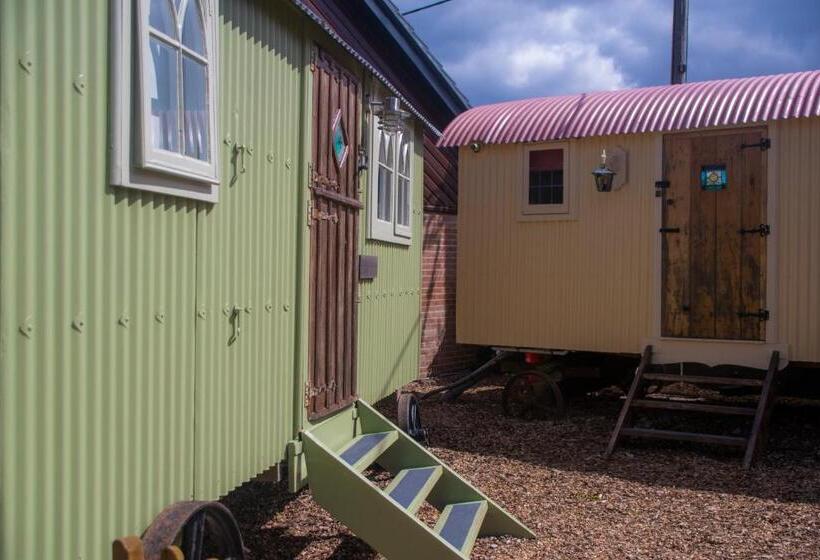 کابین, Stonehenge Inn & Shepherds Huts