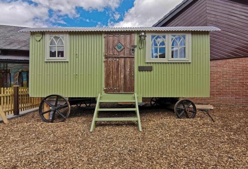 کابین, Stonehenge Inn & Shepherds Huts