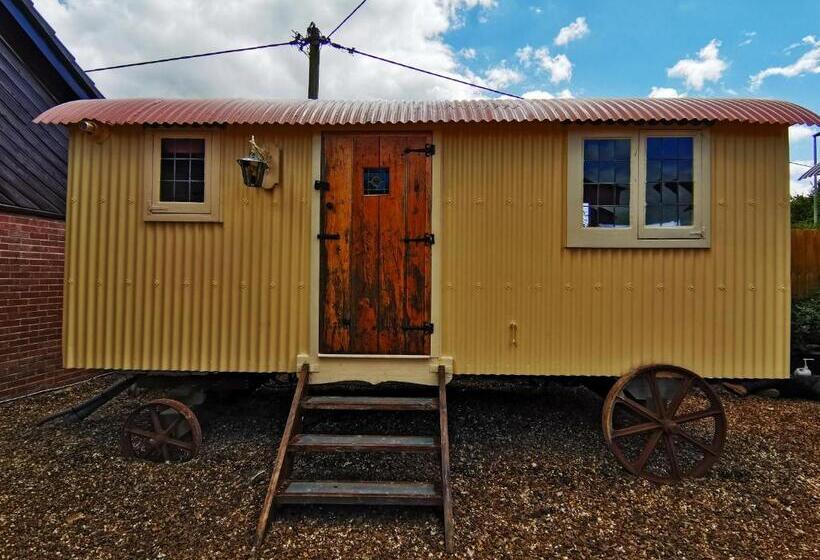 کابین, Stonehenge Inn & Shepherds Huts