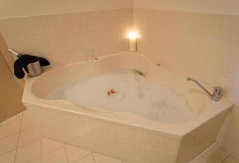 اتاق استاندارد با تخت بزرگ, The Lodge
