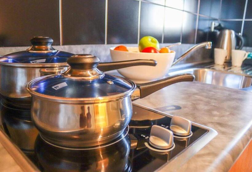 آپارتمان مدیریتی 2 خوابه, Coleraine Suites & Apartments