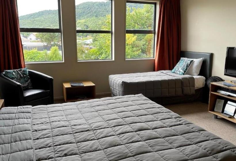 اتاق لوکس, Coleraine Suites & Apartments