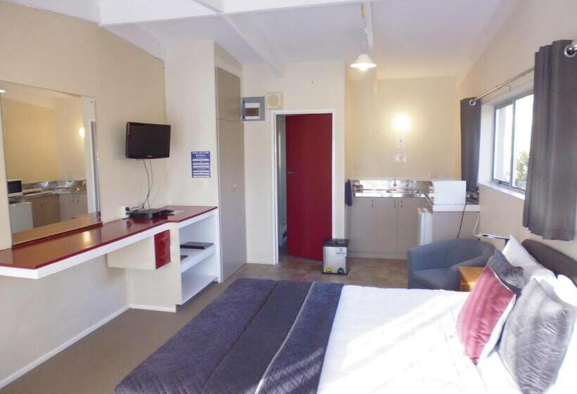 استودیوی استاندارد, Spa Lodge Motel