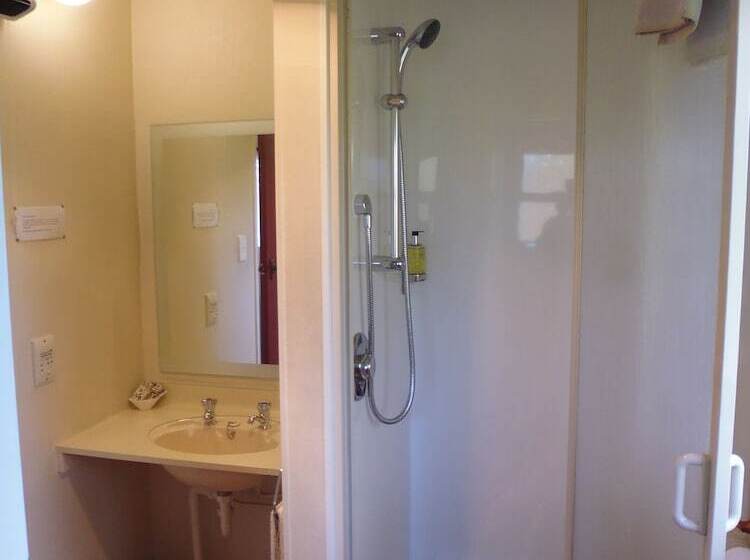 استودیوی استاندارد, Spa Lodge Motel