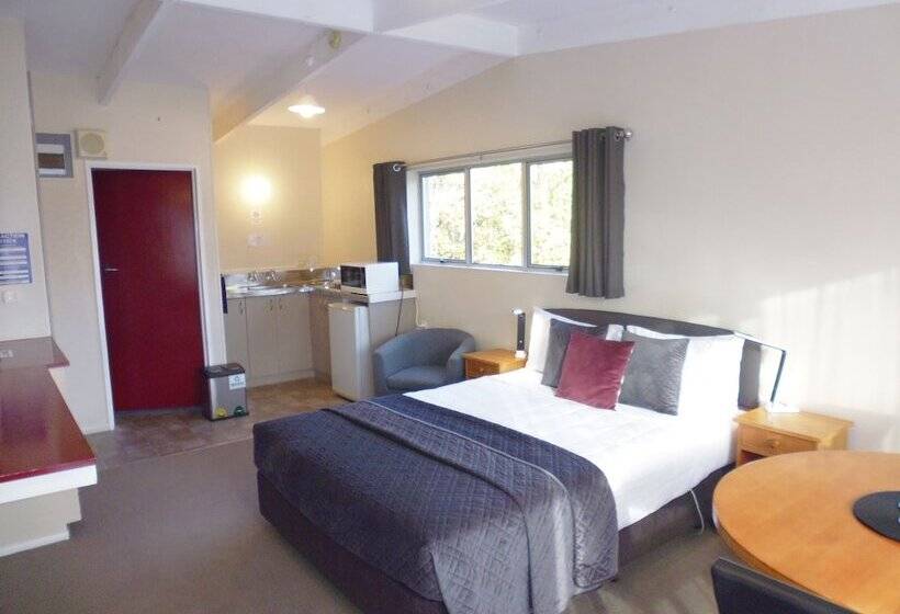 استودیوی استاندارد, Spa Lodge Motel
