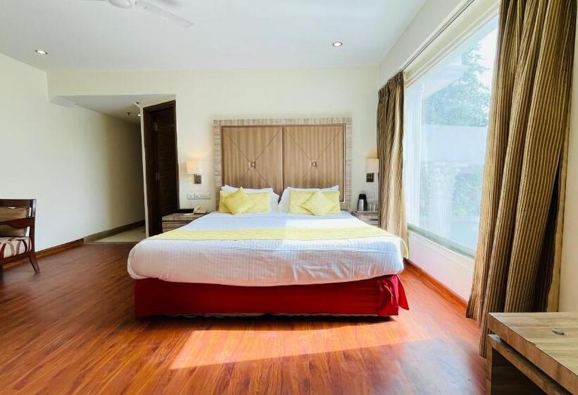 اتاق اجرایی, Surasena Regal Vista Agra