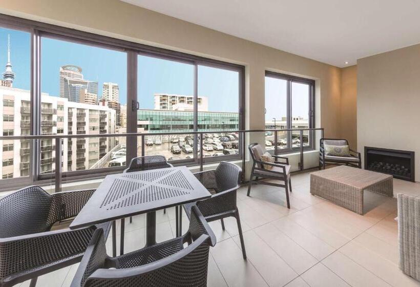 1 Bedroom Penthouse Apartment, Adina Apartment Hotel Auckland Britomart