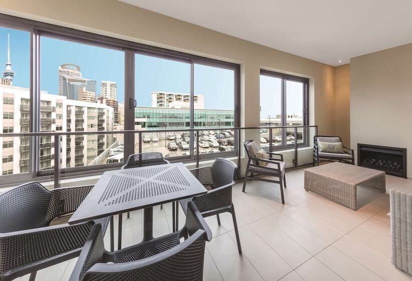 1 Bedroom Penthouse Apartment, Adina Apartment Hotel Auckland Britomart