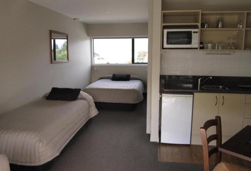 استودیوی استاندارد, Four Seasons Motel