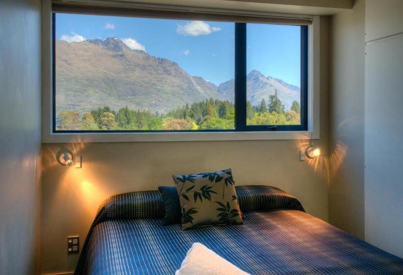 استودیوی استاندارد, Four Seasons Motel