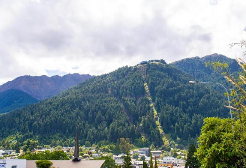 سوییت اجرایی, Four Seasons Motel