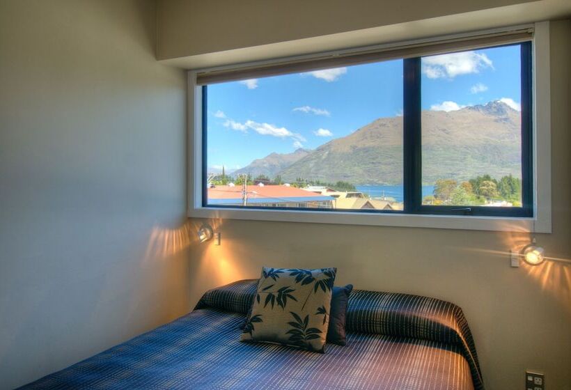 استودیوی استاندارد, Four Seasons Motel