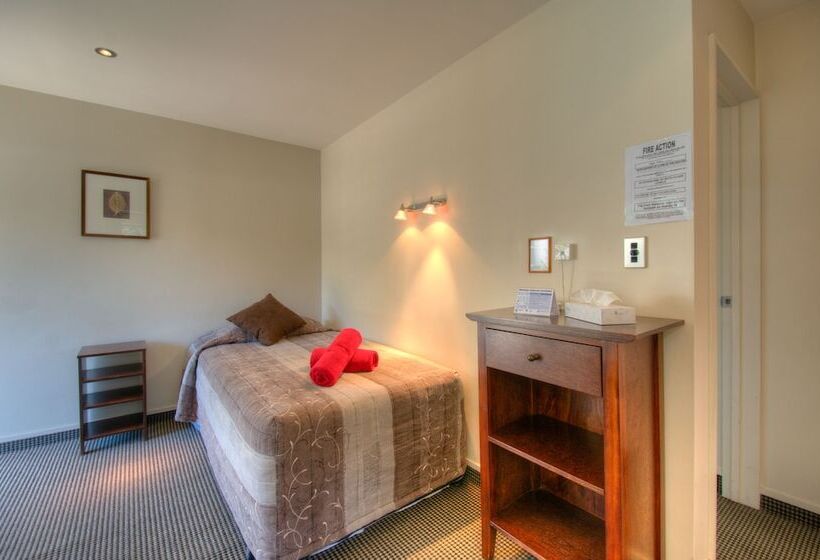 سوییت اجرایی, Four Seasons Motel