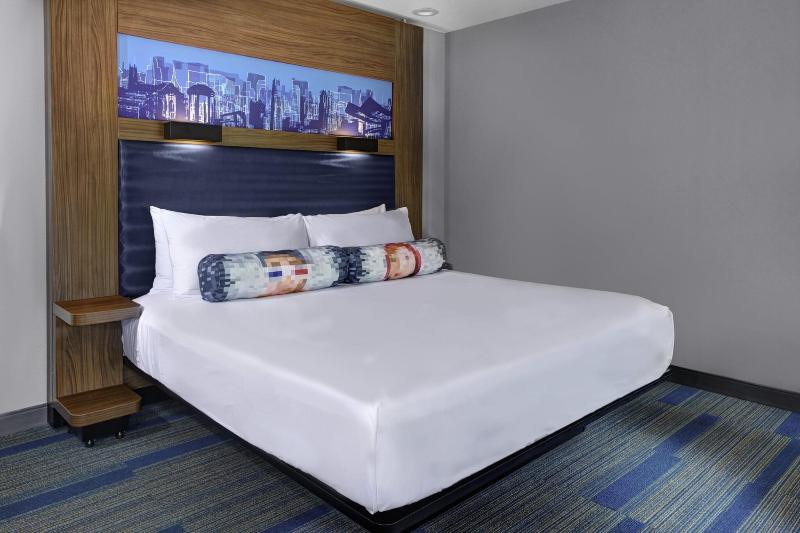 带大床的标准间, Aloft Raleighdurham Airport Brier Creek