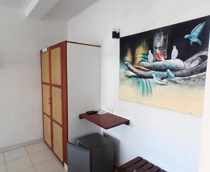 اتاق لوکس سه تخته, Blue Eyes Inn