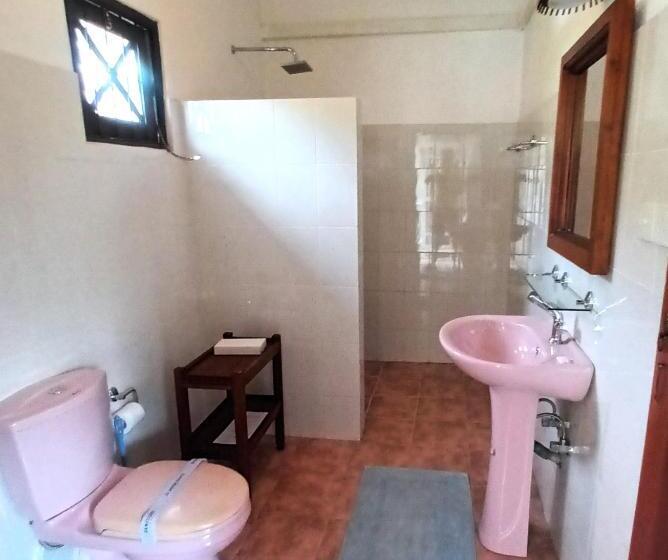 اتاق لوکس, Blue Eyes Inn