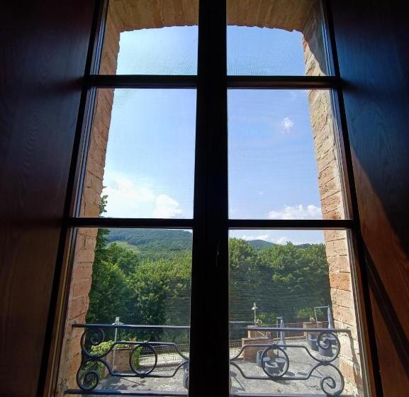 اتاق لوکس سه تخته, Castello Di Baccaresca