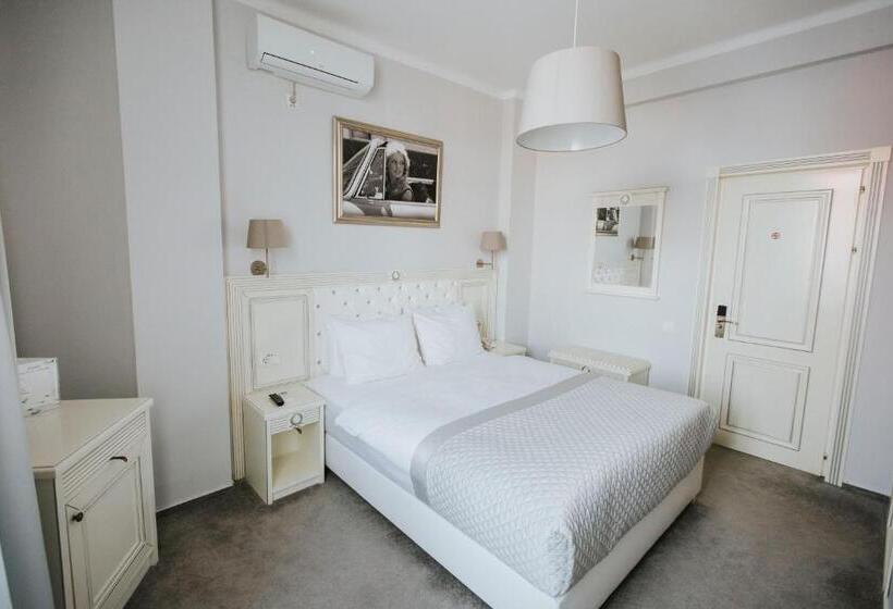 اتاق راحتی, Vila Cornelia