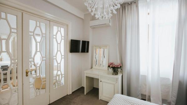 اتاق لوکس, Vila Cornelia