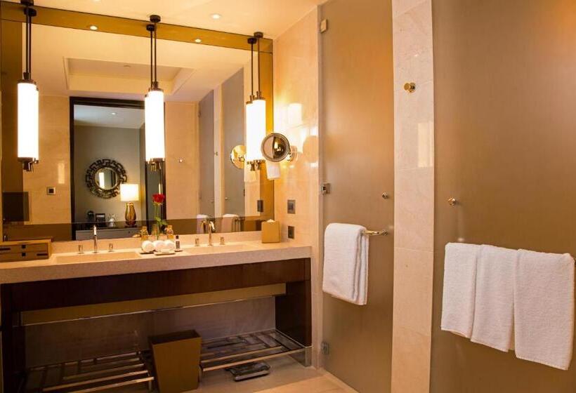 اتاق لوکس با تخت بزرگ, City Of Dreams   Nüwa Manila