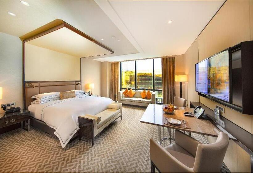 اتاق لوکس با تخت بزرگ, City Of Dreams   Nüwa Manila