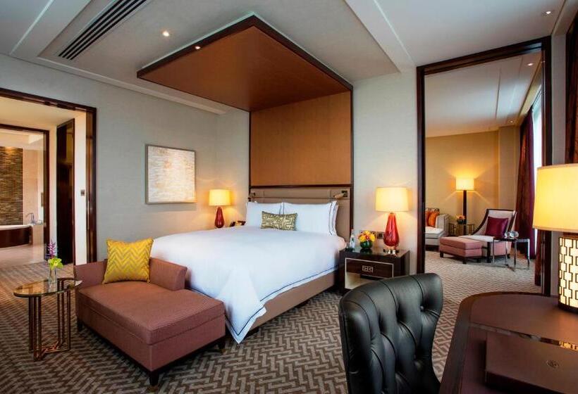 سوئیت پریمیوم, City Of Dreams   Nüwa Manila