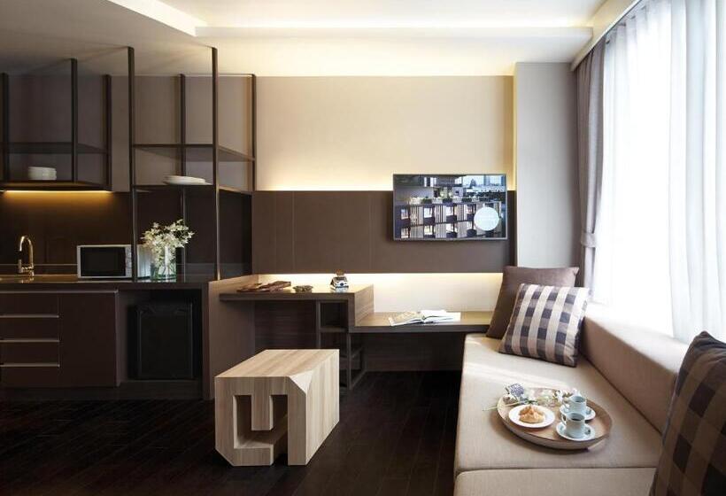 Deluxe Suite King Bed, Happy 3
