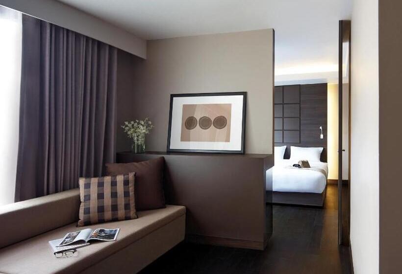 Deluxe Suite King Bed, Happy 3