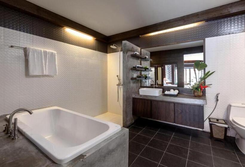 اتاق لوکس با چشم‌انداز استخر, Naina Resort & Spa   Sha Extra Plus