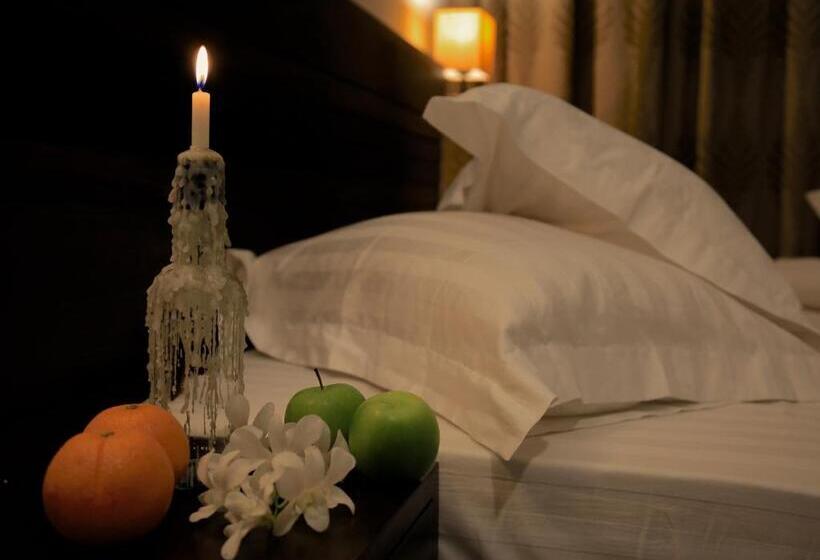 اتاق لوکس, Nature Trails Boutique