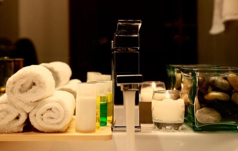 اتاق لوکس, Nature Trails Boutique