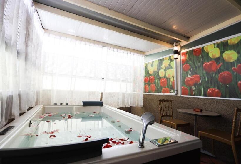 سوییت, Paradise Spa