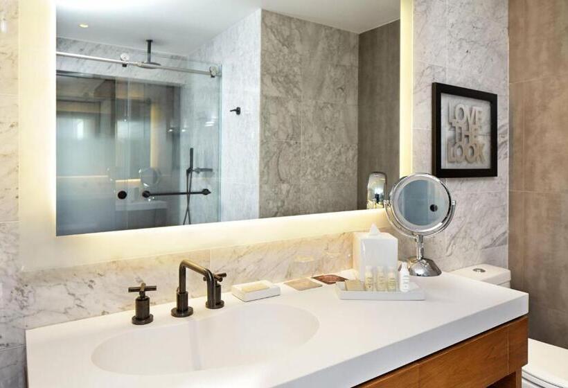 اتاق استاندارد با تخت بزرگ, Renaissance New York Midtown