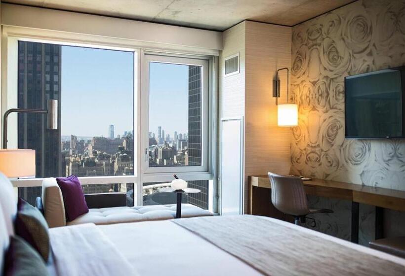 اتاق استاندارد با چشم‌انداز شهر, Renaissance New York Midtown