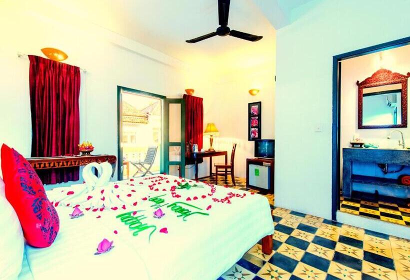 اتاق استاندارد با چشم‌انداز استخر, Residence Wat Damnak