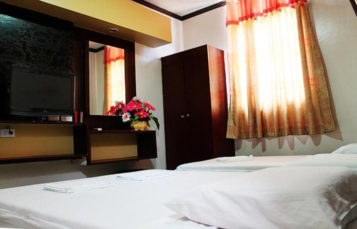 اتاق لوکس خانوادگی, Reyna S The Haven And Gardens