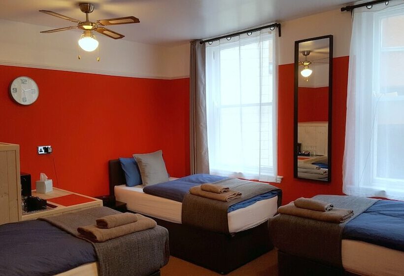 اتاق خانوادگی, Robin 7 Lodge City Centre