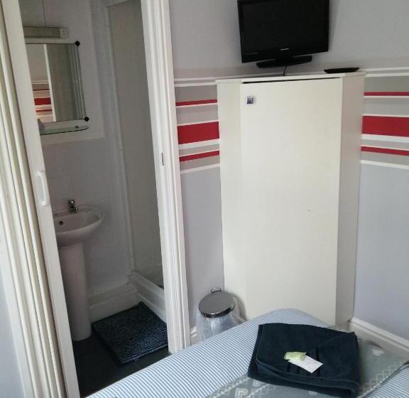 Standard Room Shared Bathroom, The Garnett