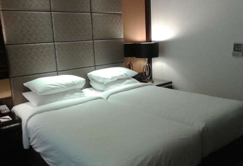 Четырехместный Номер Стандарт, Zone By The Park , Bani Park Jaipur