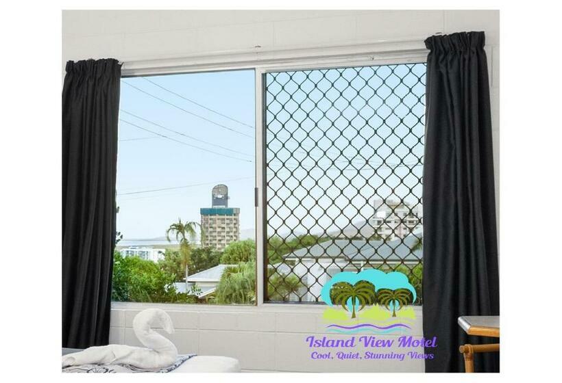اتاق استاندارد با چشم‌انداز باغ, Island View Motel