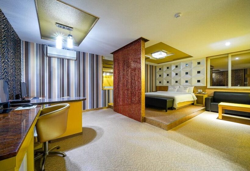 اتاق استاندارد با تخت بزرگ, Busan Jeonggwan K2