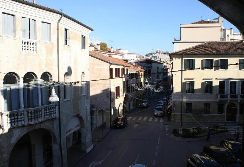 Quarto Triplo Standart, 19 Borgo Cavour