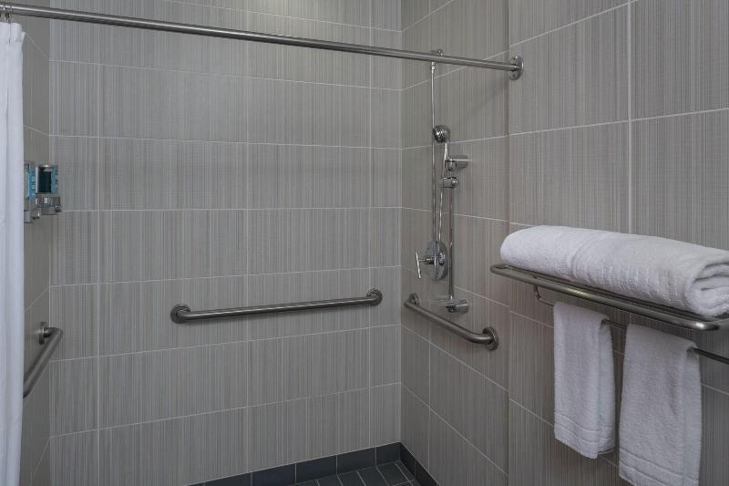 带大床的标准间, Aloft Hotel Rogers Bentonville