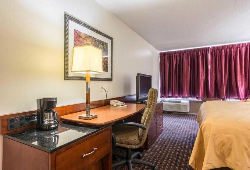 اتاق استاندارد با تخت بزرگ برای معلولان, Days Inn By Wyndham Hartsfield Jackson Atlanta Airport West
