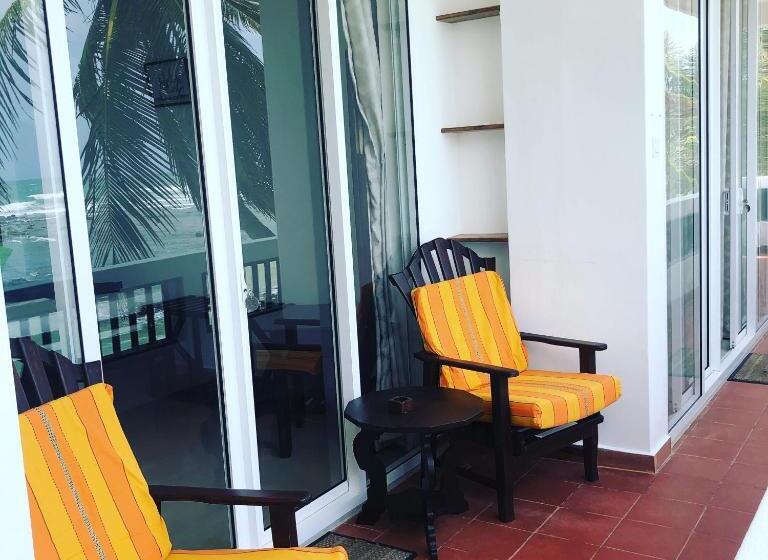 اتاق لوکس با چشم‌انداز دریا, La Veranda Di Serena