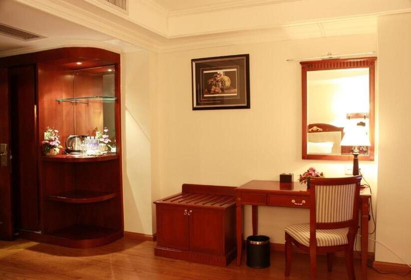 اتاق سوپریور با تخت بزرگ, Lux Riverside Hotel & Apartment