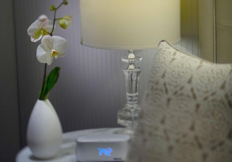 اتاق اجرایی, Mayfair